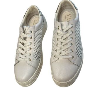 Steven by Steve Madden white & gold sneakers, like new,‎ size 9M